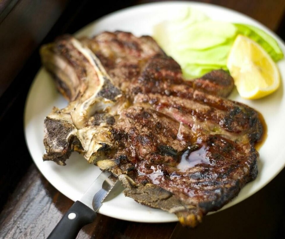 Klassikeren Bistecca alla fiorentina er den mest typiske matretten du får servert i og rundt Firenze. Foto: Klassikeren Bistecca alla fiorentina er den mest typiske matretten du får servert i og rundt Firenze. Foto: Foto: Bjørn Moholdt / Kapital Reise