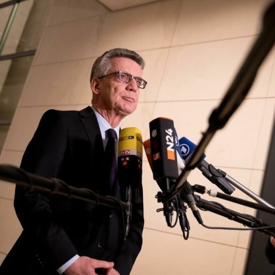 Tysklands innenriksminister Thomas de Maiziere uttaler seg om Avalanche-pågripelsene i Berlin torsdag. Etterforskningen av den internasjonale datakrim-ligaen begynte i Tyskland i 2012.