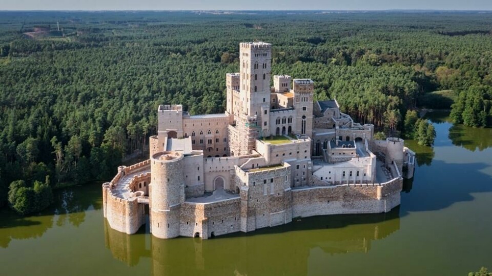 Eventyrslottet Stobnica Castle i Polen vekker undring. Ingen vet helt hva som er funksjonen til det overdådige bygget.