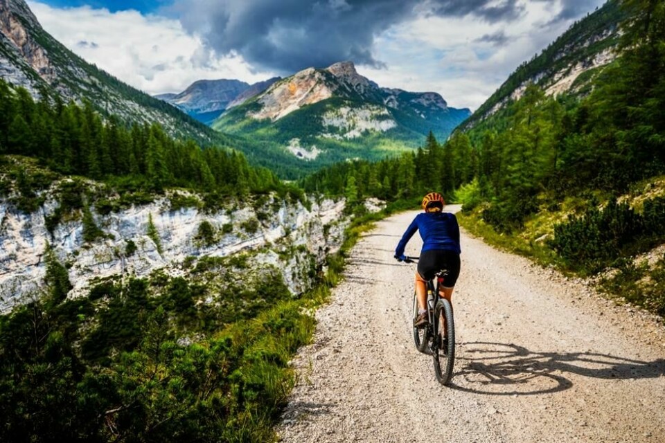El-sykling i Alpene har satt fart i lokaløkonomien. El-sykling i Alpene har satt fart i lokaløkonomien. Foto: Shutterstock / NTB