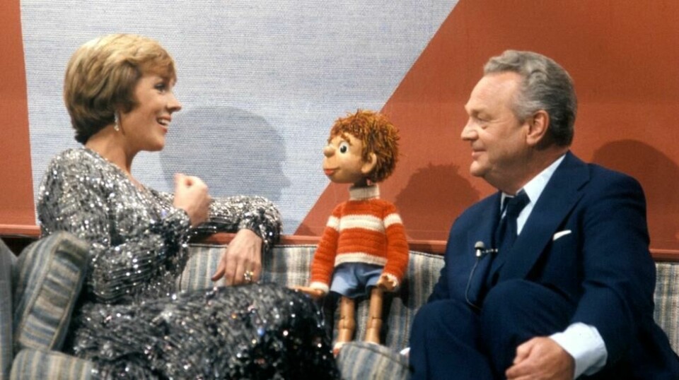 Julie Andrews spilte hovedrollen i «Mary Poppins». Her besøkte hun Momarkedet i 1978 og møtte Titten Tei og Rolf Kirkvaag. Foto: Henrik Laurvik / NTB