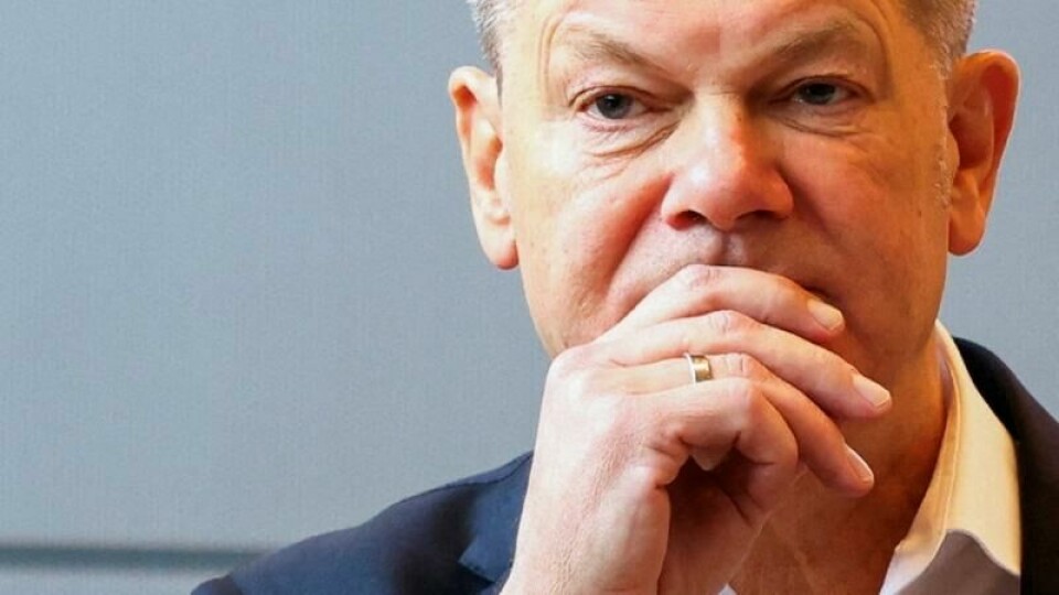 Tysklands statsminister Ola Scholz takker redningsmannskapene i Magdeburg.