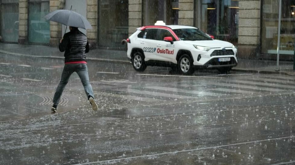 Det er utstedt oransje farevarsel for regn fra tirsdag kveld. Foto: Terje Bendiksby / NTB