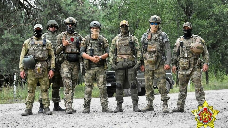 Et bilde fra det belarusiske forsvarsdepartementet viser belarusiske soldater og leiesoldater fra Wagner-gruppen som deltar i en militærøvelse i nærheten av den belarusiske grensebyen Brest 20. juli. Foto: Belarus' forsvarsdepartement / AP / NTB
