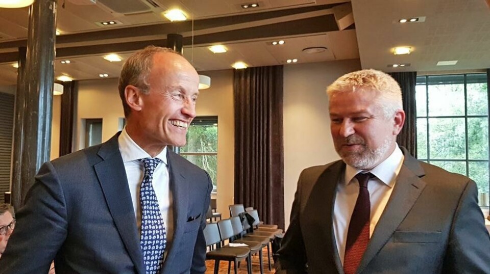 KLIMAINDUSTRI: Administrerende direktør Nils Kristian Nakstad i Enova (til v.) bladde torsdag opp 2,3 milliarder kroner i et spleiselag for Equinors flytende havvindturbiner, her representert ved Pål Eitrheim, konserndirektør for nye energiløsninger i Equinor KLIMAINDUSTRI: Administrerende direktør Nils Kristian Nakstad i Enova (til v.) bladde torsdag opp 2,3 milliarder kroner i et spleiselag for Equinors flytende havvindturbiner, her representert ved Pål Eitrheim, konserndirektør for nye energiløsninger i Equinor Foto: Thomas Vermes / ABC Nyheter