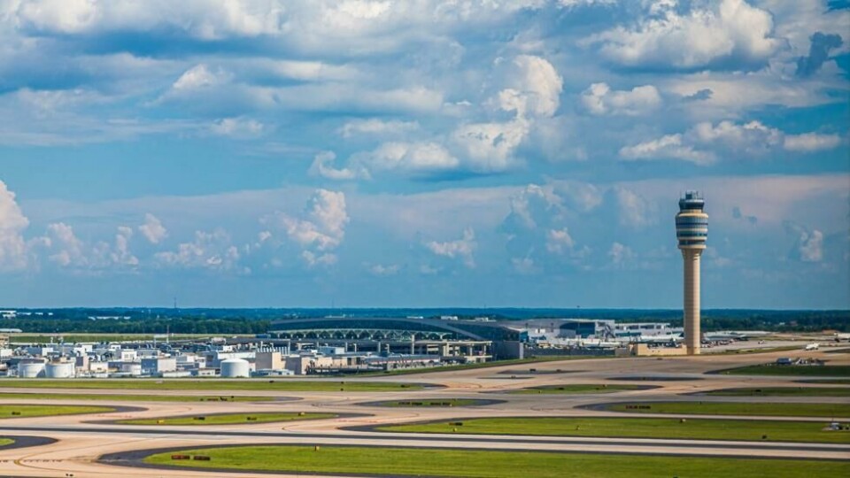 Rullebanene og kontrolltårnet på Hartsfield-Jackson flyplass i Atlanta. Rullebanene og kontrolltårnet på Hartsfield-Jackson flyplass i Atlanta. Foto: Darryl Brooks / Shutterstock / NTB