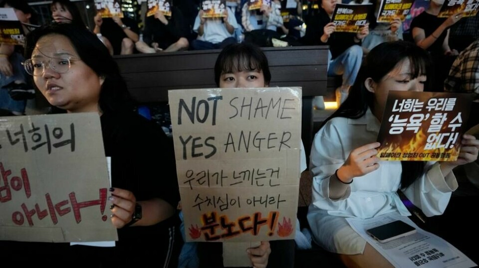 Sørkoreanere protesterte mot deepfake-porno i en demonstrasjon i Seoul i slutten av september. Foto: Ahn Young-joon / AP / NTB