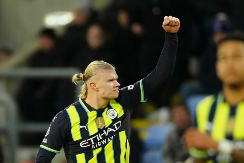 Erling Braut Haaland scoret sitt første Premier League-mål på over en måned i Manchester Citys bortekamp mot Crystal Palace.