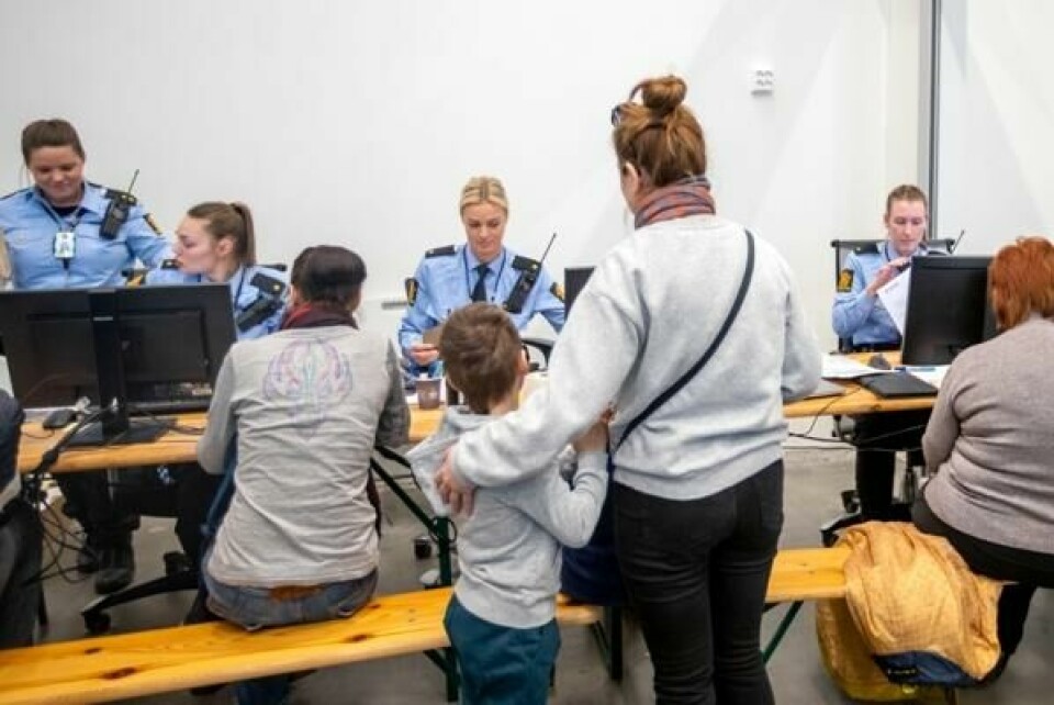 Ukrainske flyktninger registrerer seg for norsk politi på Nasjonalt mottakssenter i Råde i 2022. I år regner Imdi med at det vil komme 15.800 flyktninger til Norge, hvorav 13.100 er ukrainere.