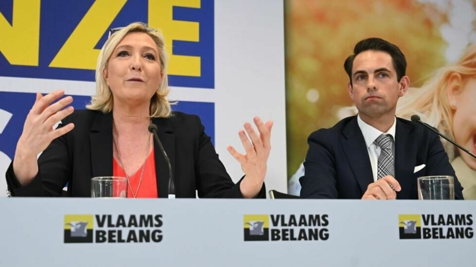 Tom Van Grieken, leder det belgiske høyreekstreme partiet Vlaams Belang, sammen med Marine Le Pen, leder i det franske høyreekstreme partiet Nasjonal Samling, på en pressekonferanse i Brussel i mai, 2019.