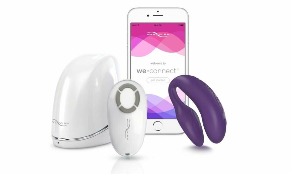We-Vibe 4 Plus App-styrt Parvibrator fjernstyres via en app på din smartphone. Dette gir mulighet for å stille inn vibrasjonsmønstrene og intensiteten etter eget ønske. Men er du koblet til Internett, deler du denne informasjonen med produsenten. Foto: Nytelse.no We-Vibe 4 Plus App-styrt Parvibrator fjernstyres via en app på din smartphone. Dette gir mulighet for å stille inn vibrasjonsmønstrene og intensiteten etter eget ønske. Men er du koblet til Internett, deler du denne informasjonen med produsenten. Foto: Nytelse.no
