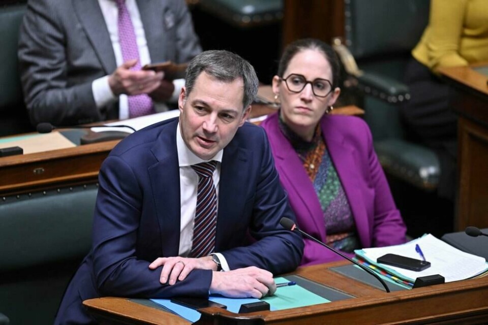 Statsminister Alexander De Croo og statssekretær for asyl- og migrasjonspolitikk Nicole de Moor deltar i en plenumssesjon i det belgiske parlamentet i Brussel, 16. februar 2023. Statsminister Alexander De Croo og statssekretær for asyl- og migrasjonspolitikk Nicole de Moor deltar i en plenumssesjon i det belgiske parlamentet i Brussel, 16. februar 2023. Foto: ERIC LALMAND / Belga / AFP