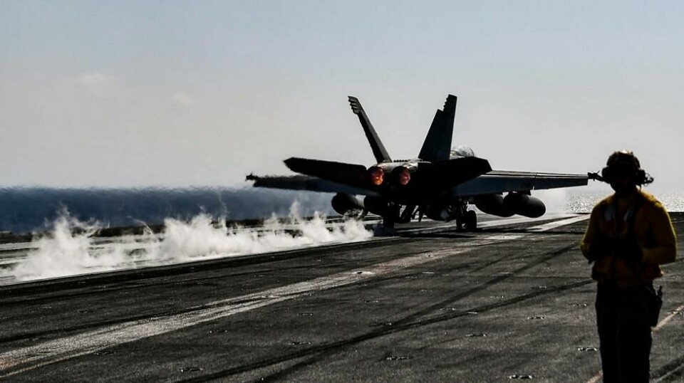 Den pågrepne mannen jobbet en årrekke som jagerflypilot for USA. Han er nå pågrepet i Australia og ifølge kilder til CNN er han pågrepet mistenkt for å ha samarbeidet med Kina.