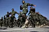 Nyutdannede soldater fra den nasjonale hæren marsjerer under konfirmasjonsseremonien etter et tre måneders treningsprogram ved Afghan Military Academy i Kabul, Afghanistan, mandag 24. februar 2020. (AP Photo/Rahmat Gul) Foto: Rahmat Gul / AP