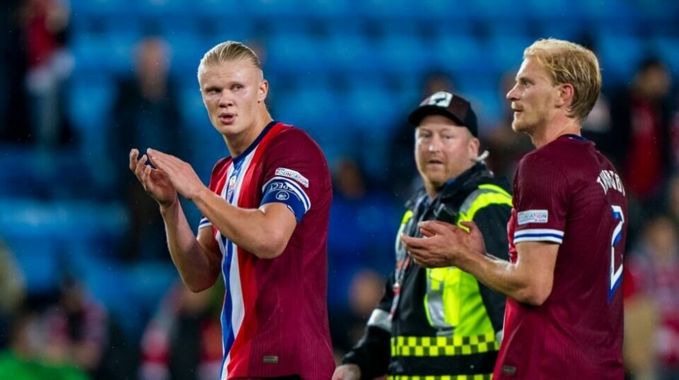 Norges Erling Braut Haaland og Morten Thorsby etter fotballkampen i Nations League mellom Norge og Østerrike på Ullevaal Stadion.