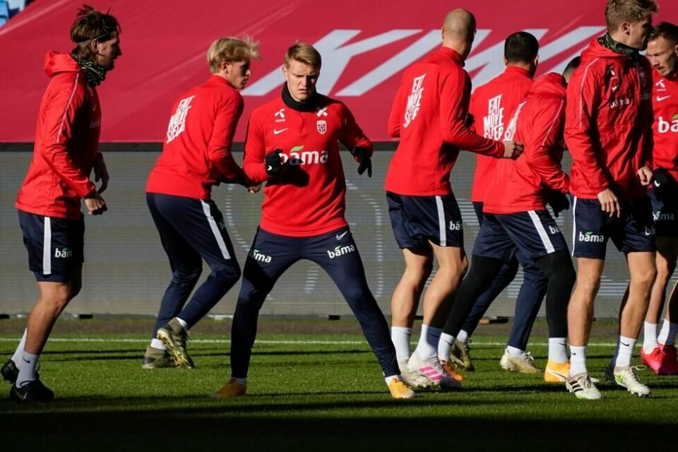 Martin Ødegaard og resten av fotballandslagets trener under en trening på Ullevaal Stadion oktober 2020. Martin Ødegaard og resten av fotballandslagets trener under en trening på Ullevaal Stadion oktober 2020. Foto: Håkon Mosvold Larsen / NTB