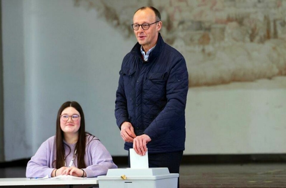 CDU-leder Friedrich Merz avga stemme i byen Arnsberg i Vest-Tyskland søndag.
