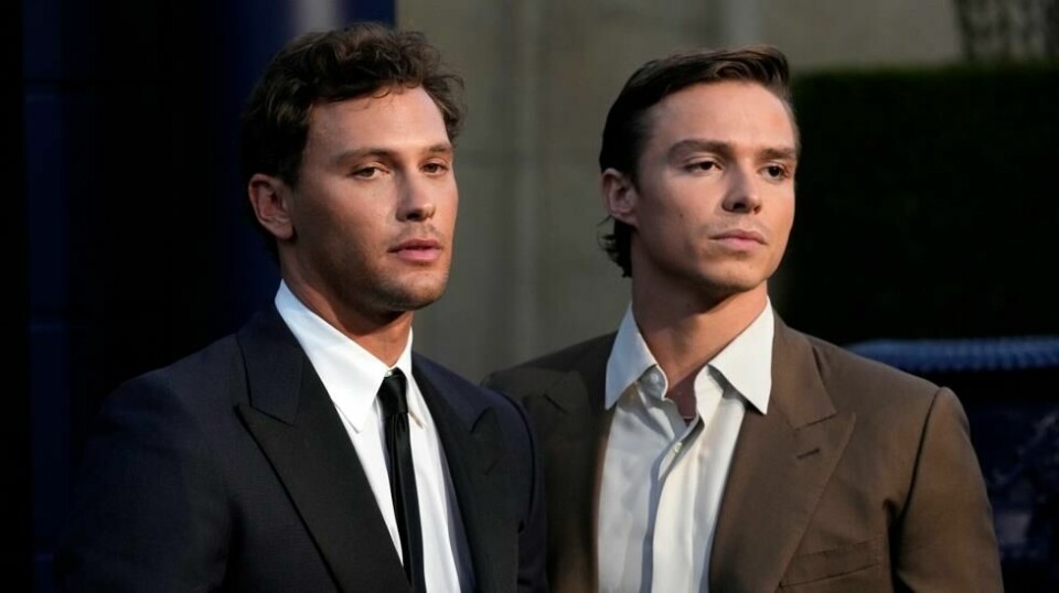 Cooper Koch (t.v.) og Nicholas Alexander Chávez spiller Lyle og Erik i Netflix-suksessen «Monsters: The Lyle and Erik Menendez Story». Foto: Chris Pizzello / AP / NTB