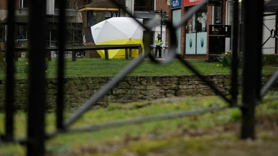 Britisk politi utenfor hjemmet til dobbeltagenten Sergej Skripal i Salisbury. Foto: Matt Dunham / AP / NTB