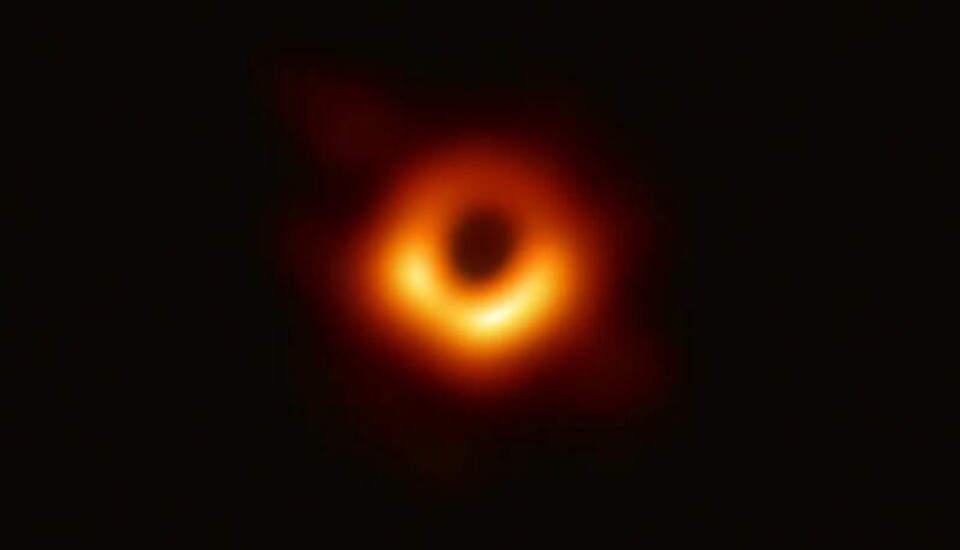 Dette er det første bildet av et sort hull som ble publisert av EHT-samarbeidet. Det er i midten av galaksen m87 og har en masse på 6,5 millarder ganger vår egen sol. (Foto: Event Horizon Telescope Collaboration/CC BY 4.0) Dette er det første bildet av et sort hull som ble publisert av EHT-samarbeidet. Det er i midten av galaksen m87 og har en masse på 6,5 millarder ganger vår egen sol. (Foto: Event Horizon Telescope Collaboration/CC BY 4.0) Foto: forskning.no