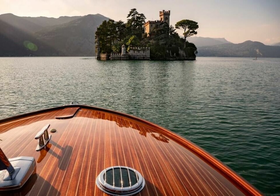 Castello Isola di Loreto klamrer seg fast på en klippe midt i Iseo-sjøen. Her var det tidligere et nonnekloster, men det er i dag på private hender. Castello Isola di Loreto klamrer seg fast på en klippe midt i Iseo-sjøen. Her var det tidligere et nonnekloster, men det er i dag på private hender. Foto: Bjørn Moholdt