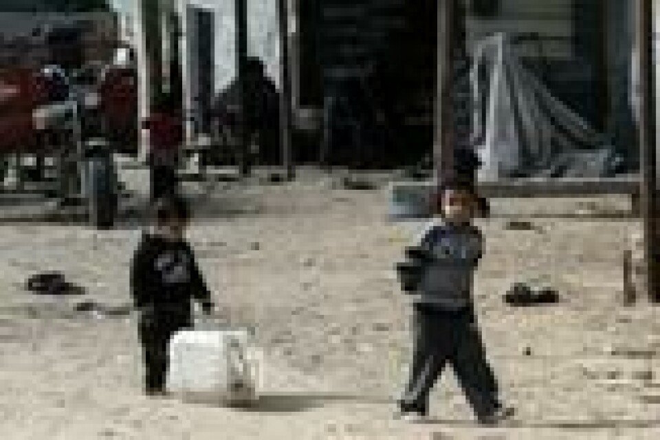 Palestinske barn leker i flyktningleiren Rafah sør på Gazastripen 24. januar. Scanpix/AFP. Palestinske barn leker i flyktningleiren Rafah sør på Gazastripen 24. januar. Scanpix/AFP.
