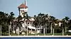 Eiendommen Mar-a-Lago er har vært eid at ekspresident Donald Trump siden 1984. Naboene ønsker ikke at Trump og familien skal bosette seg fast på luksuseiendommen. Foto: Lynne Sladky / AP