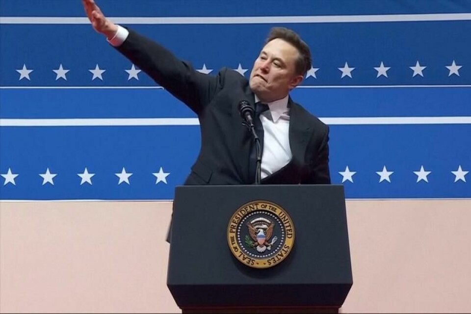 Vivian Wilson, datter av Elon Musk, mener denne håndbevegelsen Musk gjorde i forbindelse med innsettelsen av Donald Trump som president, var en nazihilsen.
