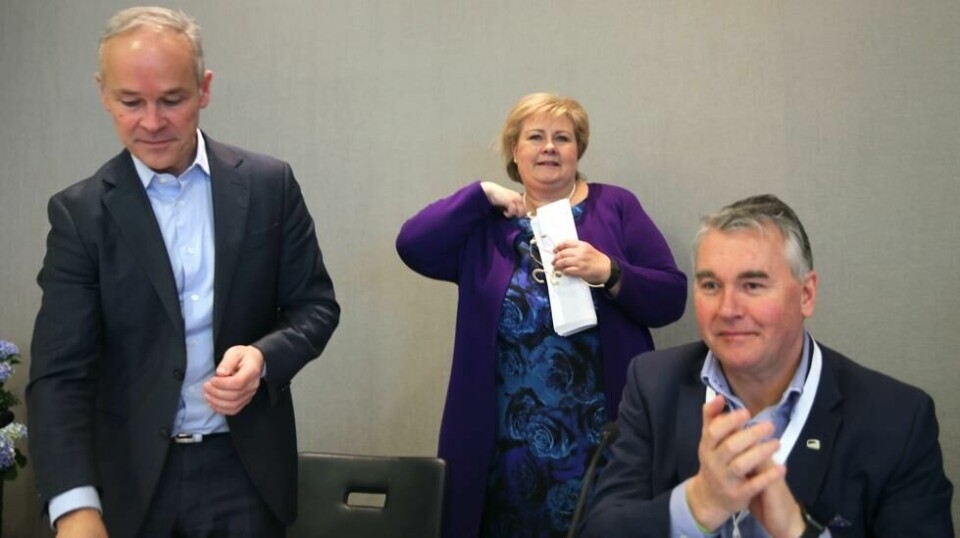 KOMMUNE-RYSTERE: Partileder og statsminister Erna Solberg på Høyre-møte 8. januar, her med kommunalminister Jan Tore Sanner og Høyres parlamentarisk leder Trond Helleland.