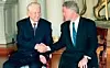 I 1994 ble Boris Jelstin og Bill Clinton enige om å sikre Ukrainas grenser mot at de kvitter seg med atomvåpen. Bildet er tatt i 1997. Foto: Heikki Saukkomaa / AP