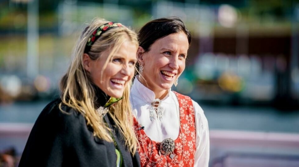 Therese Johaug og Marit Bjørgen etter dåpsseremonien til ASKOs to nye elektriske autonome sjødroner «Marit» og «Therese», som skal operere mellom havnene i Moss og Horten.