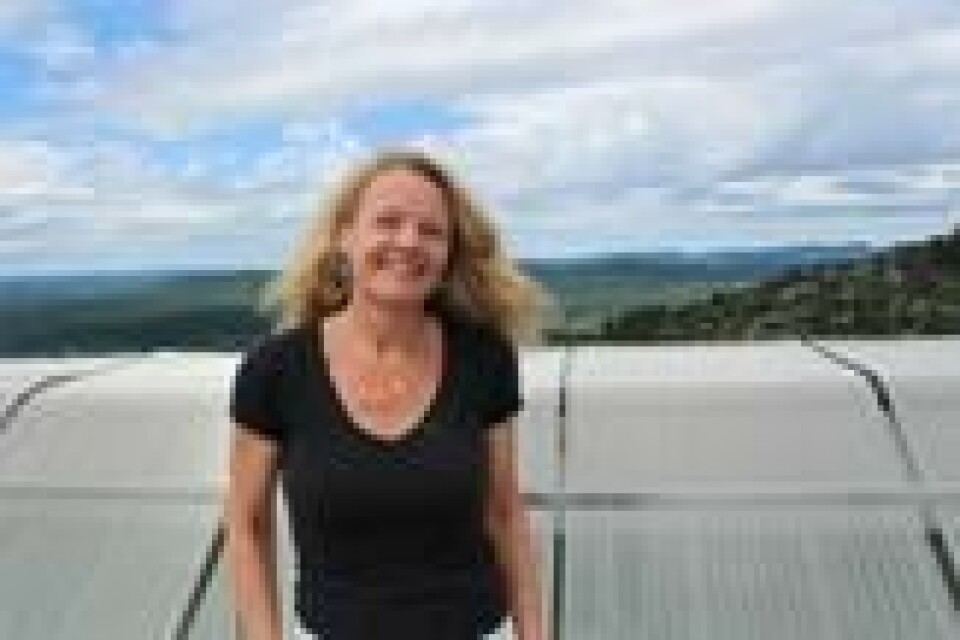 Lederen for Skimuseet i Holmenkollen, Birgitte Espeland, blir aldri lei av å ta turen opp til utsiktplattformen på toppen av Holmenkollbakken. Lederen for Skimuseet i Holmenkollen, Birgitte Espeland, blir aldri lei av å ta turen opp til utsiktplattformen på toppen av Holmenkollbakken. Foto: Elisabeth Bergskaug/ABC Nyheter