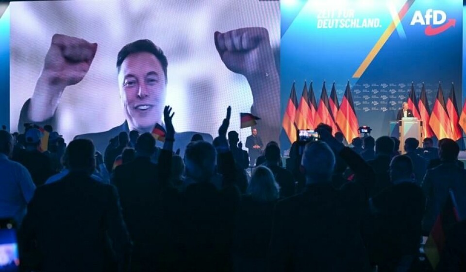 – Jeg synes helt ærlig at det er for stort fokus på fortidens skam og skyld, og vi må bevege oss videre derfra, sa han, sa Elon Musk i en tale via video til det tyske, høyreekstreme partiet AfD sitt valgmøte i tyske Halle lørdag kveld. Foto: Sebastian Willnow / DPA via AP / NTB – Jeg synes helt ærlig at det er for stort fokus på fortidens skam og skyld, og vi må bevege oss videre derfra, sa han, sa Elon Musk i en tale via video til det tyske, høyreekstreme partiet AfD sitt valgmøte i tyske Halle lørdag kveld. Foto: Sebastian Willnow / DPA via AP / NTB Foto: AP/NTB