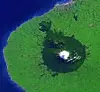 Taranaki-vulkanen med nasjonalparken rundt på satellittbilde fra Nasa.