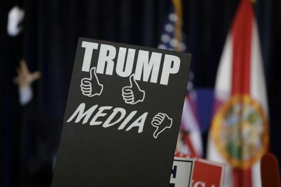 En valgplakat fra Florida viser støtte til Trump og misnøye med pressen.