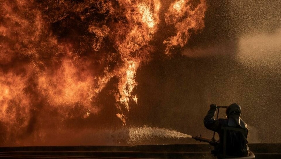 Samtidig som Ukraina presser på for å utvikle ny droneteknologi, opplever de massive angrep fra Russland. Foto: Ukraine Emergency Service / AFP Samtidig som Ukraina presser på for å utvikle ny droneteknologi, opplever de massive angrep fra Russland. Foto: Ukraine Emergency Service / AFP