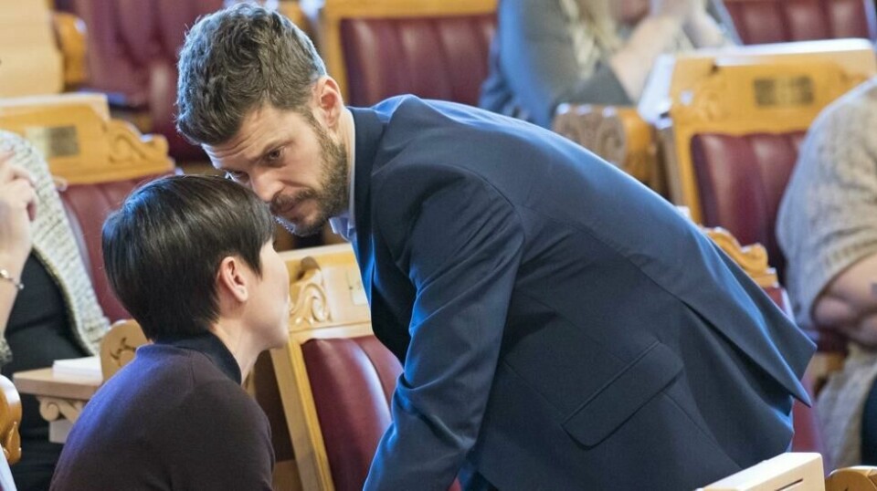 Rødt-leder Bjørnar Moxnes ber utenriksminister Ine Eriksen Søreide (H) gi beskjed til Erdogan om at «undertrykkelsen din er ikke velkommen i Norge».