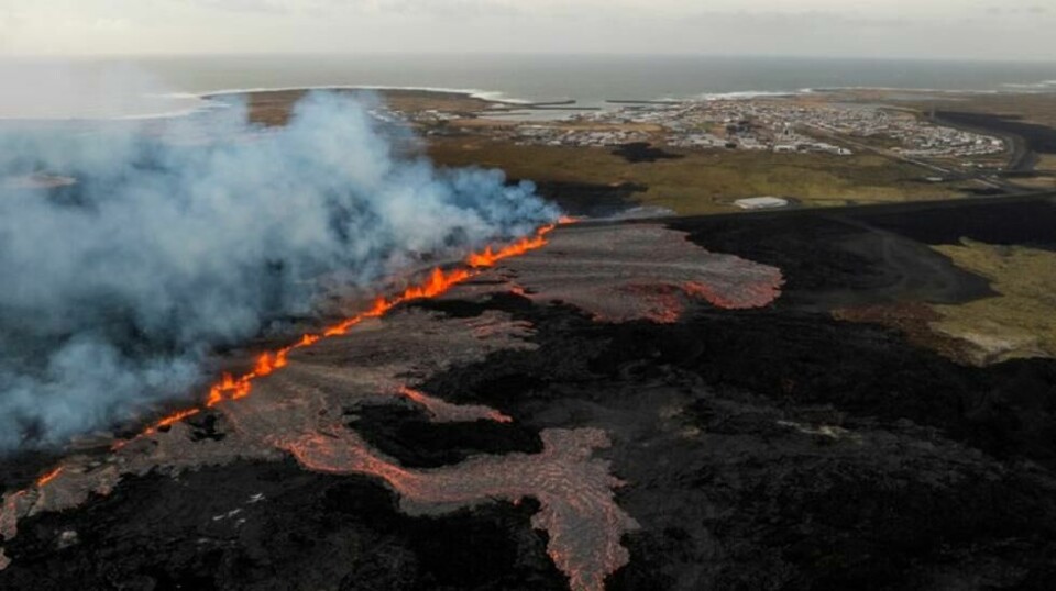 Tirsdag er et nytt vulkanutbrudd i gang nær byen Grindavik på Island. Det er også meldt om jordskjelv på øya.