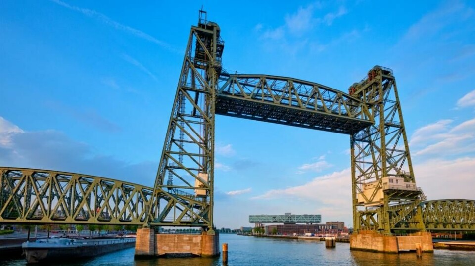 Koningshaven bro i Rotterdam skal demonteres så Jeff Bezos får passere med yachten sin.