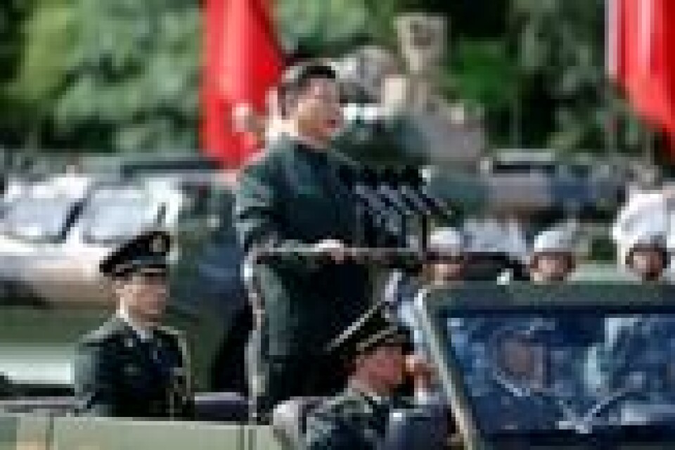 Kinas president Xi Jinping inspiserer soldater ved Hong Kong-garnisonen i juni i fjor. Scanpix/Reuters. Kinas president Xi Jinping inspiserer soldater ved Hong Kong-garnisonen i juni i fjor. Scanpix/Reuters.