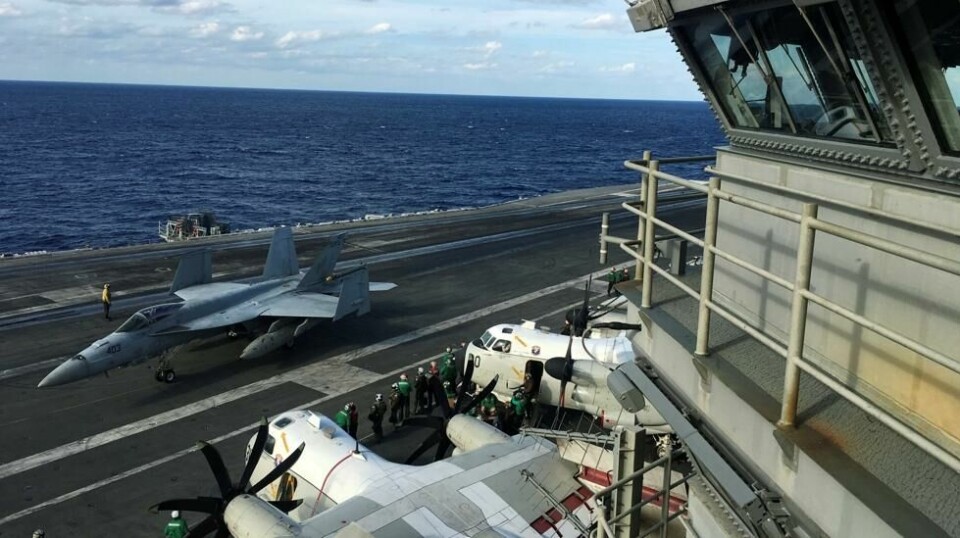 Hangarskipet «USS Ronald Reagan» under en tidligere militærøvelse sammen med japanske marinestyrker. REUTERS/Tim Kelly