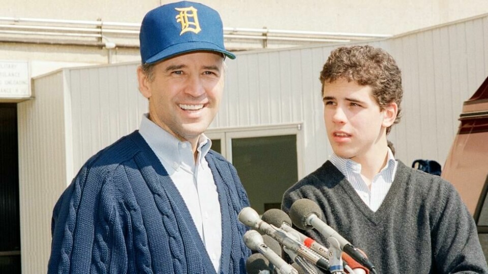 Joe og Hunter Biden i et fotografi fra 1988. Joe og Hunter Biden i et fotografi fra 1988. Foto: Adele Starr / AP Photo / NTB