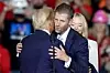 Donald Trump med sønnen Eric Trump. Foto: Matt Freed / AP / NTB