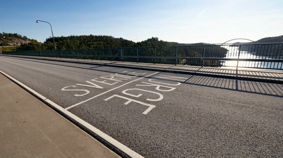 Politiet stoppet bilene ved grensen ved Svinesund. Bilder av grensen mellom Norge og Sverige på den gamle Svinesundsbrua.