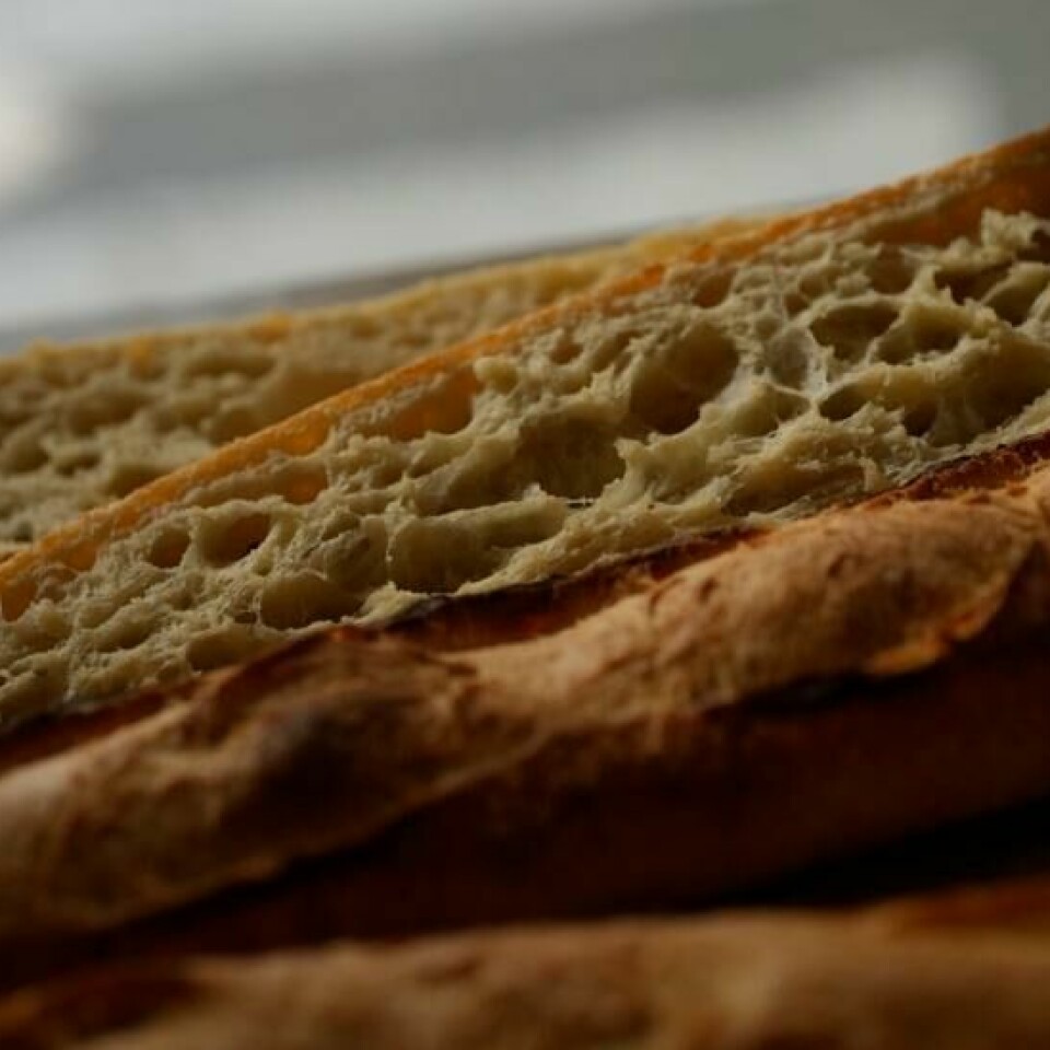 Den franske baguetten, et av nasjonens store symboler, fikk kulturarvstatus av FN-organet Unesco i 2022. Foto: Thibault Camus / AP / NTB