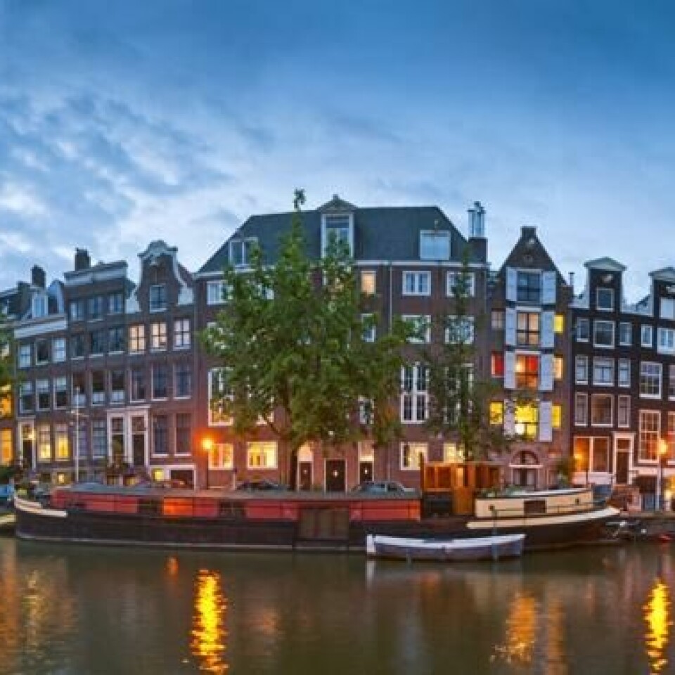Vannveiene er mange i Amsterdam. Også kanalopplevelser trekker turister til nederlands hovedstad. Vannveiene er mange i Amsterdam. Også kanalopplevelser trekker turister til nederlands hovedstad. Foto: Matthew Dixon / Shutterstock / NTB