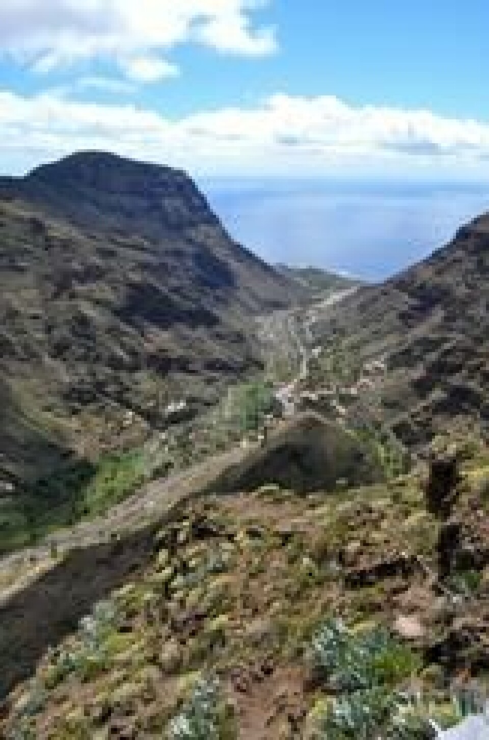 La Gomera er en øy hvor daler og høyder stikker ut fra et platå i midten - lik et kjerrehjul sett fra oven. Det har ført til en imponerende mengde bratte daler og topper. Foto: Sverre Bjørstad Graff. La Gomera er en øy hvor daler og høyder stikker ut fra et platå i midten - lik et kjerrehjul sett fra oven. Det har ført til en imponerende mengde bratte daler og topper. Foto: Sverre Bjørstad Graff.