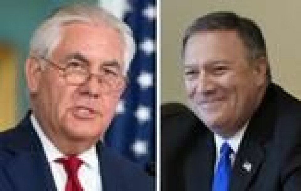 Tillerson (t.v.) blir erstattet av nåværende CIA-direktør Mike Pompeo (t.h.) Scanpix/EPA. Tillerson (t.v.) blir erstattet av nåværende CIA-direktør Mike Pompeo (t.h.) Scanpix/EPA.