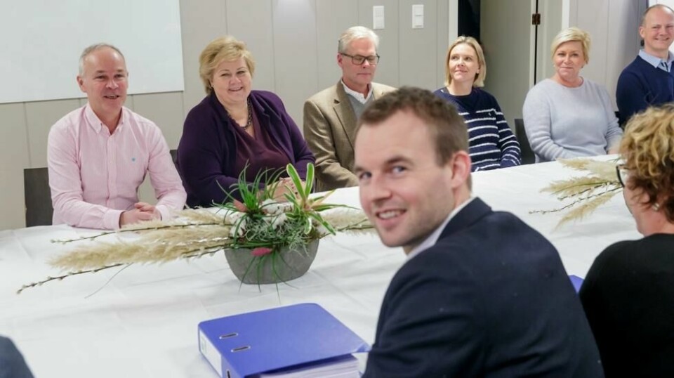 Jan Tore Sanner (H) Statsminister Erna Solberg (H), Hans Andreas Limi (Frp), Sylvi Listhaug (Frp), Siv Jensen (Frp), Ketil Solvik Olsen, Kjell Ingolf Ropstad (Krf) under forhandlingsutvalgets første møte under regjeringsforhandlingene på Granavolden Gjæstgiveri på Hadeland. Foto: Cornelius Poppe / NTB scanpix (POOL) / NTB scanpix