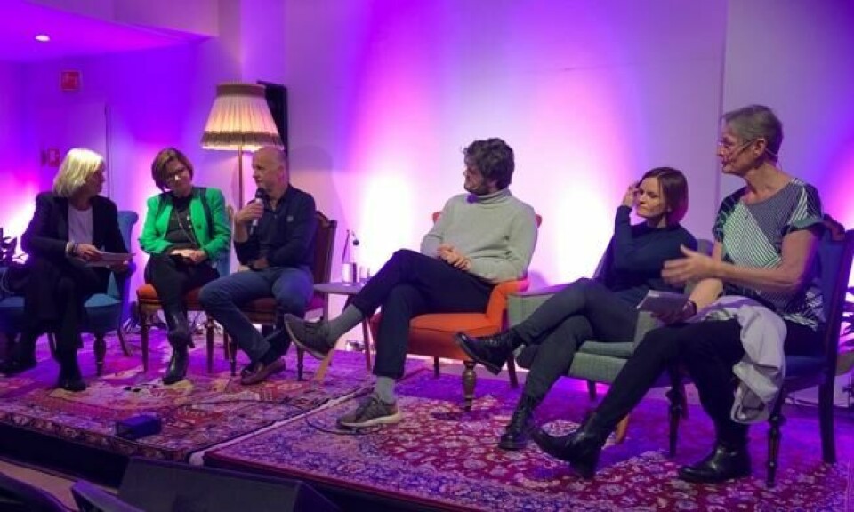 I samtalepanelet bestod av (fra høyre) Charlotte Fugelli, Marit Gjervan og Hani Vikebø. I tillegg professor i palliativ medisin Stein Kaasa og Heidi Brorson. Anne Hafstad var moderator. Foto: Roger Grosvold I samtalepanelet bestod av (fra høyre) Charlotte Fugelli, Marit Gjervan og Hani Vikebø. I tillegg professor i palliativ medisin Stein Kaasa og Heidi Brorson. Anne Hafstad var moderator. Foto: Roger Grosvold